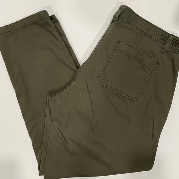 Jones New York Olive Cropped Chino’s - Picture 2 of 8